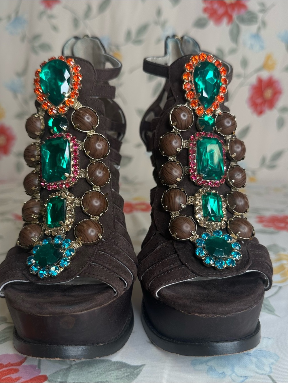 LISA FOR DONALD J PLINER | Brown Strappy Heel with Emerald Jewels | Size 6